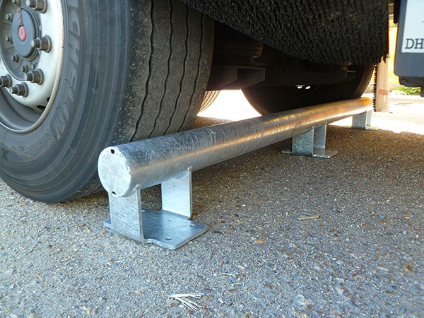 La butée de parking pour les camions à quai