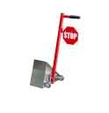 cale de roue manuelle pour camion avec panneau STOP