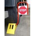 cale de roue acier pour camion avec panneau STOP