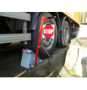 Cale de roue manuelle électrique pour camion